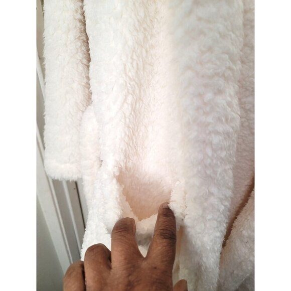 Pottery Barn Teen Hooded Plush Fleece Bathrobe Belt & Pockets - Picture 6 of 13